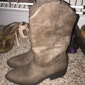 Grey Cowboy Boot Size 6